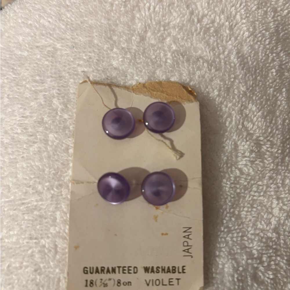 Vintage Buttons - Picture 3 of 6